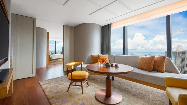 Dining Room Drama: How Rug, Curtain and Fabric Choices Shape the Meal