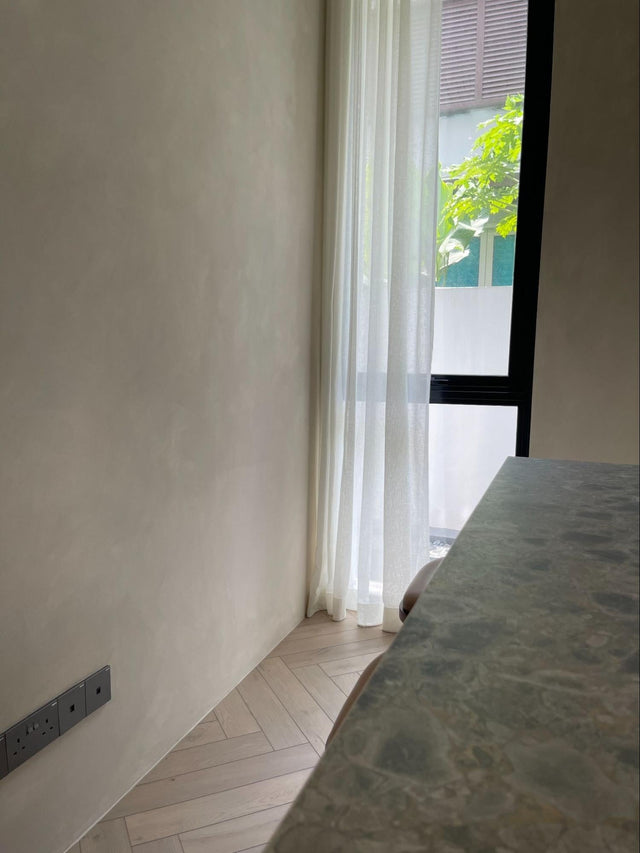 Bringing Personality to Homes in Singapore: The Role of Rugs, Window Treatments, and Limewash